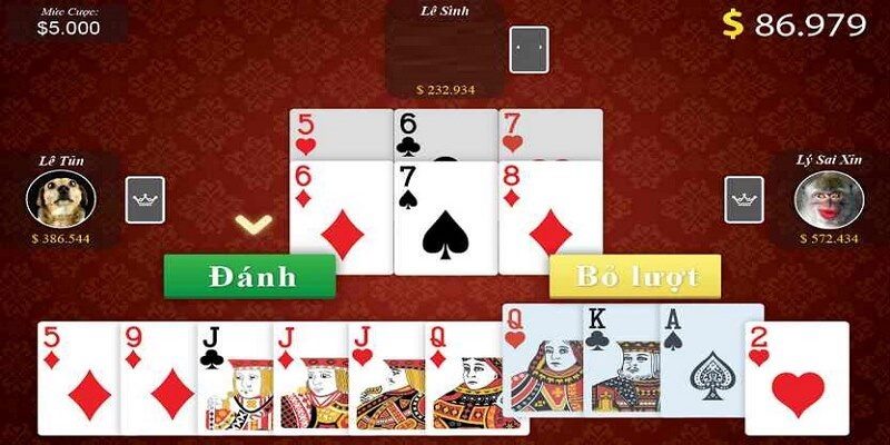 Khi chơi poker bạn nên theo dõi ván đấu sát sao